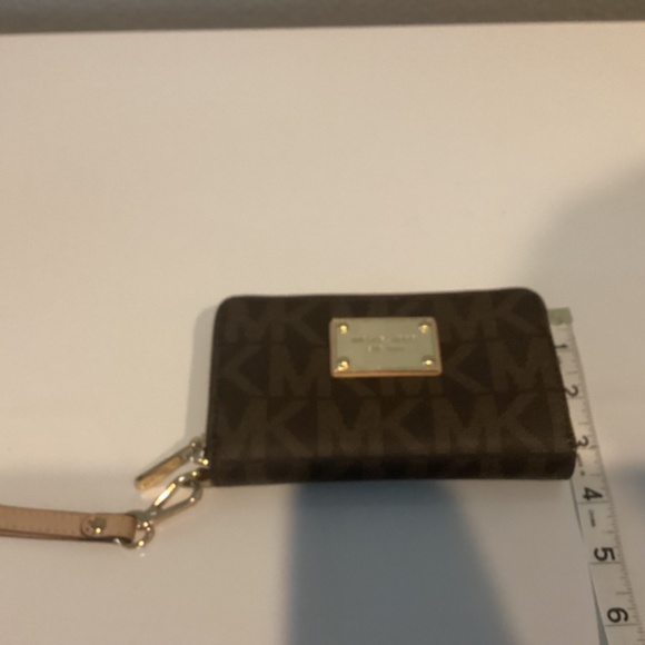 Michael Kors Signature logo Wristlet Wallet - Picture 6 of 11